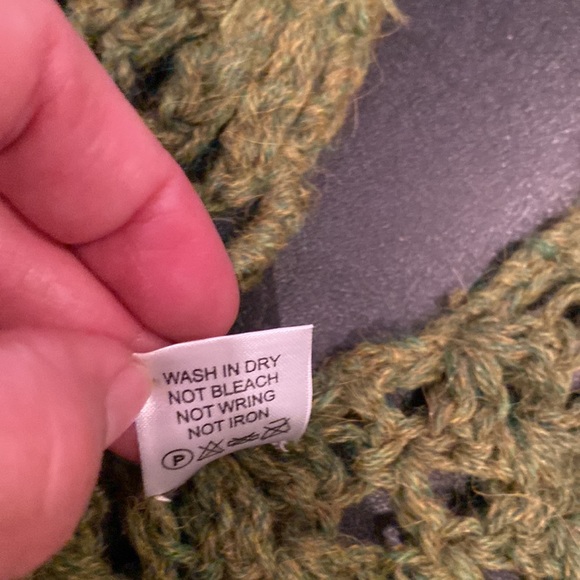 Crochet Sweater vest 100% Alpaca NWOT Olive Green Size Large - Picture 8 of 8